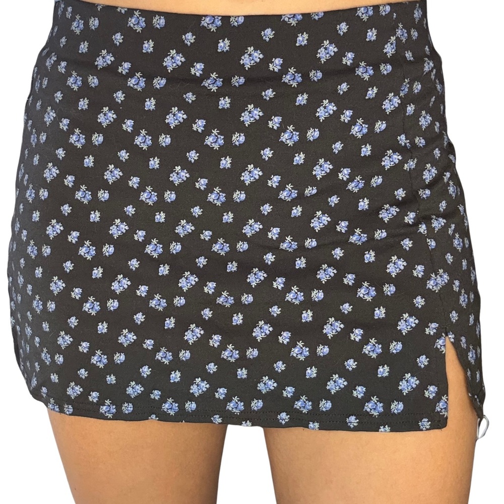 American Eagle Outfitters Black and Blue Floral Mini Skort